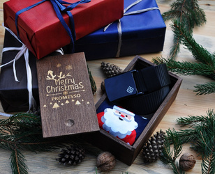 Pasek parciany i skarpety w drewnianym pudełku  ZESTAW  NA PREZENT ŚWIĘTA